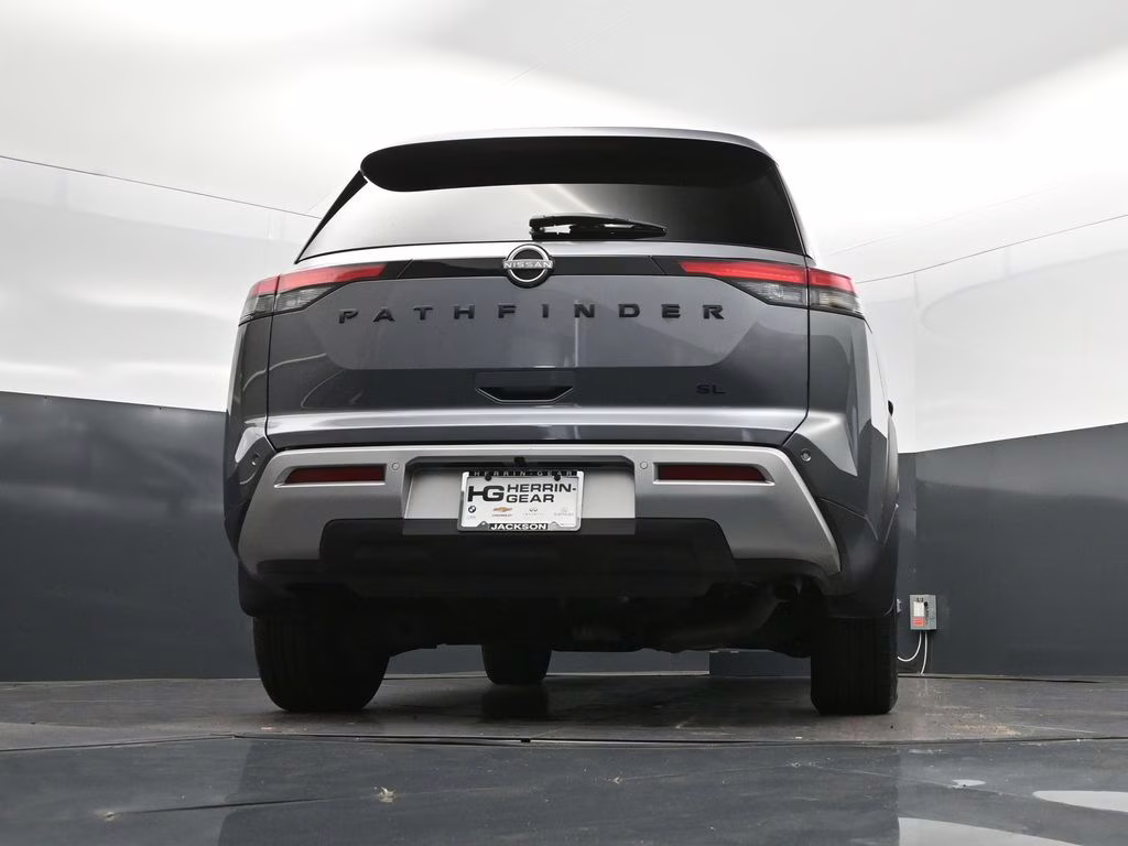 2023 Gun Metallic Nissan Pathfinder SL FWD SUV