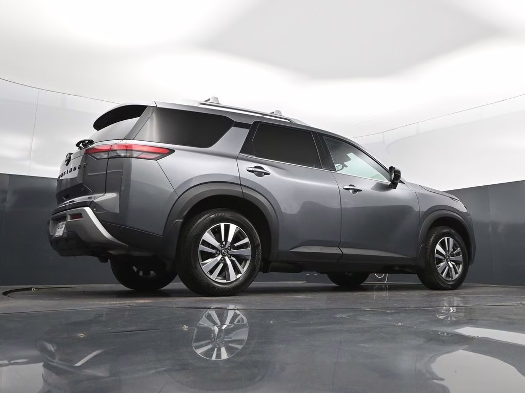 2023 Gun Metallic Nissan Pathfinder SL FWD SUV