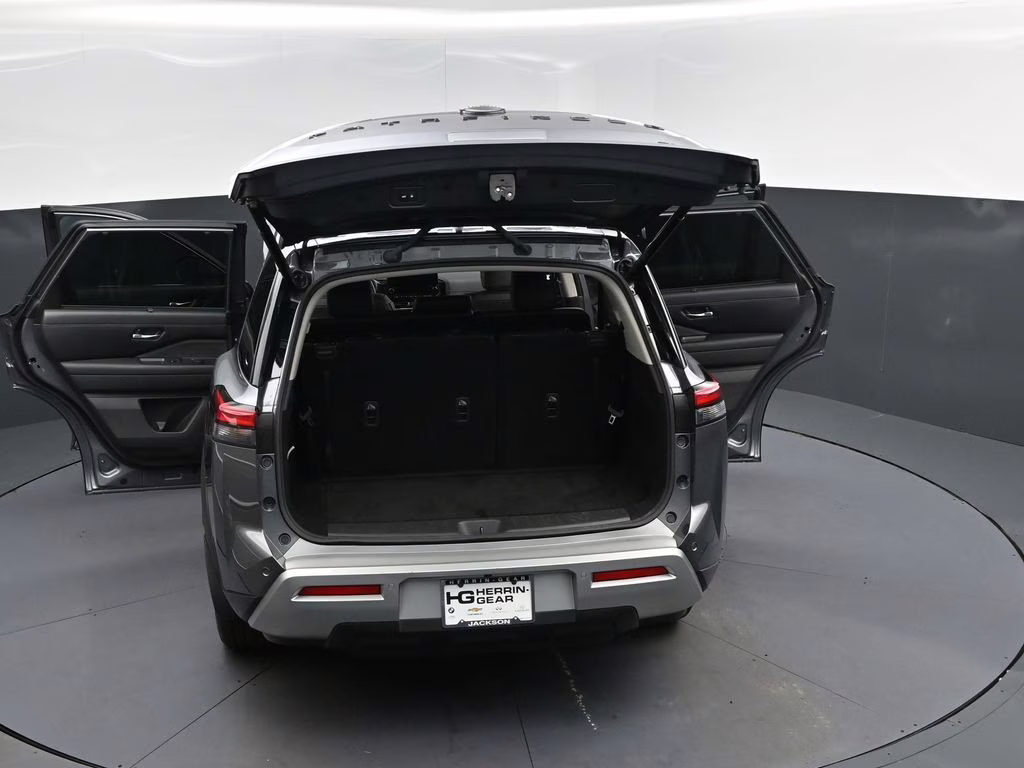 2023 Gun Metallic Nissan Pathfinder SL FWD SUV