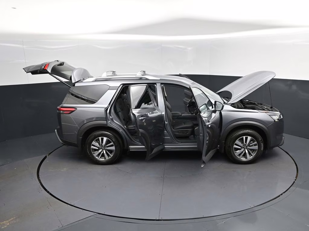 2023 Gun Metallic Nissan Pathfinder SL FWD SUV