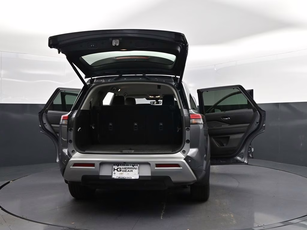 2023 Gun Metallic Nissan Pathfinder SL FWD SUV