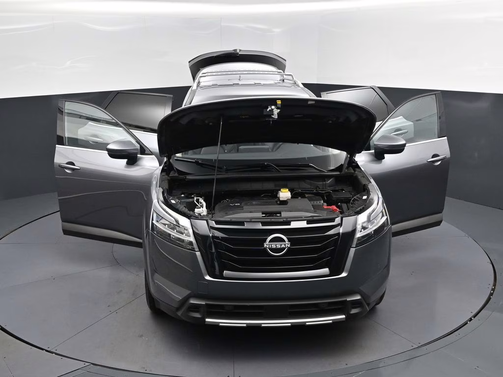 2023 Gun Metallic Nissan Pathfinder SL FWD SUV