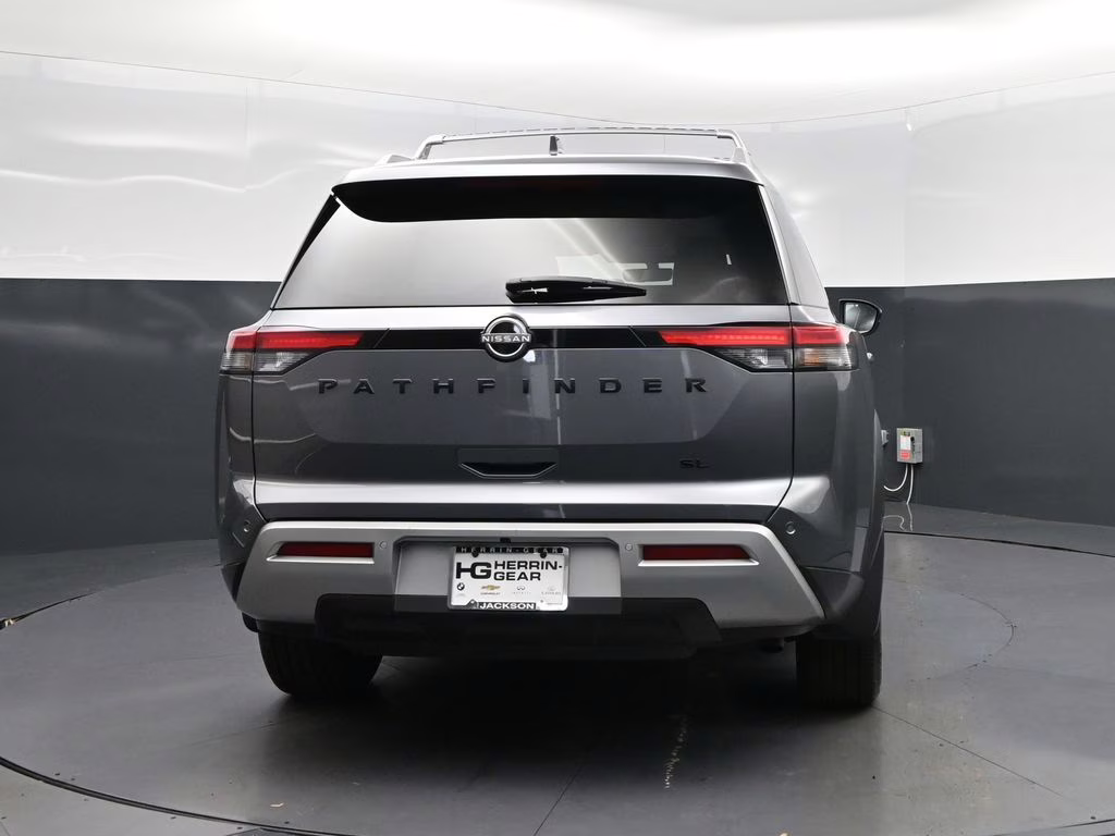 2023 Gun Metallic Nissan Pathfinder SL FWD SUV