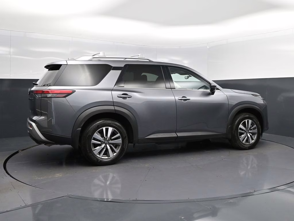 2023 Gun Metallic Nissan Pathfinder SL FWD SUV