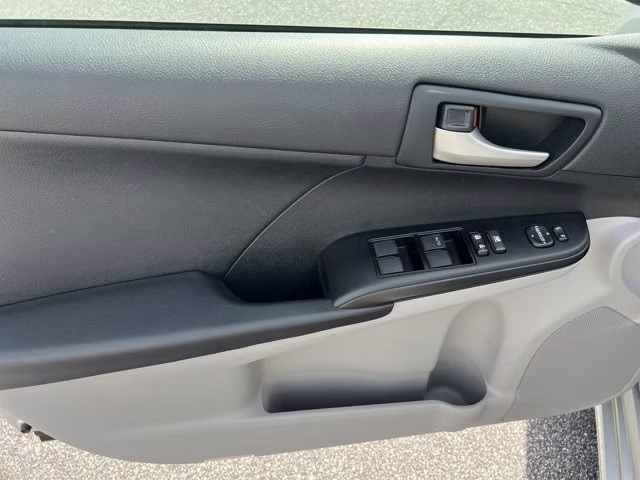 2012 Classic Silver Metallic Toyota Camry SE FWD Sedan