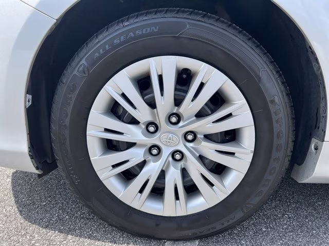 2012 Classic Silver Metallic Toyota Camry SE FWD Sedan