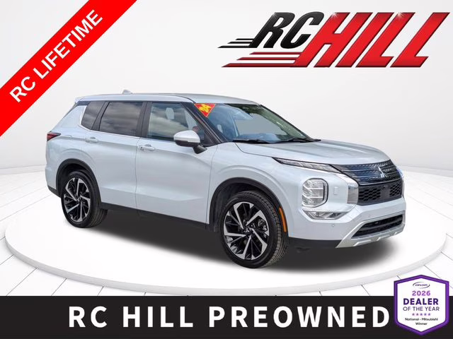 2024 White Mitsubishi Outlander SE AWD SUV