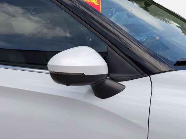 2024 White Mitsubishi Outlander SE AWD SUV