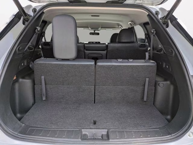 2024 White Mitsubishi Outlander SE AWD SUV