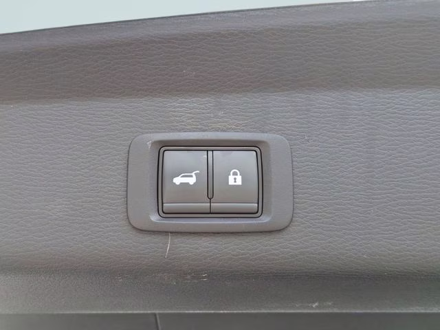 2024 White Mitsubishi Outlander SE AWD SUV