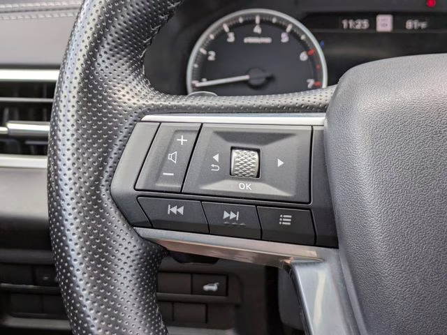 2024 White Mitsubishi Outlander SE AWD SUV