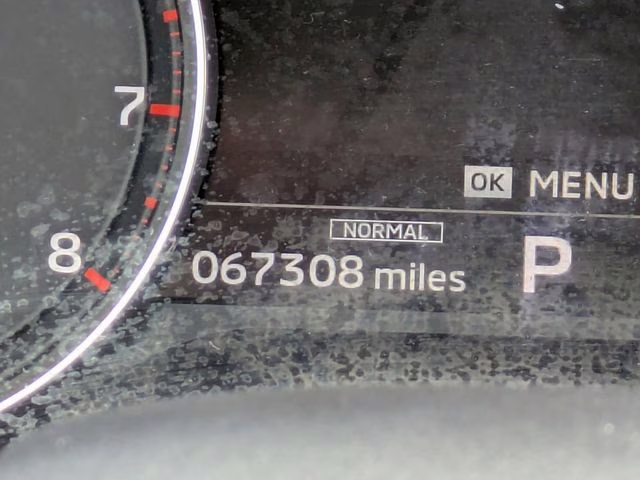 2024 White Mitsubishi Outlander SE AWD SUV