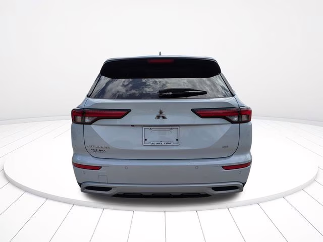 2024 White Mitsubishi Outlander SE AWD SUV