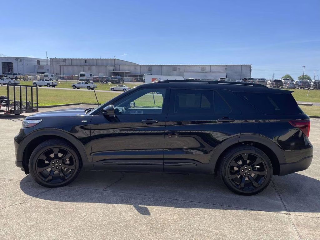 2023 Agate Black Metallic Ford Explorer ST-Line RWD SUV