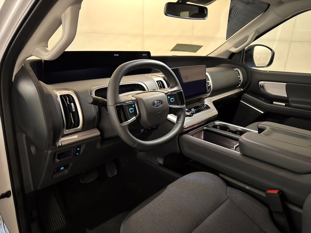 2025 Oxford White Ford Expedition Active RWD SUV