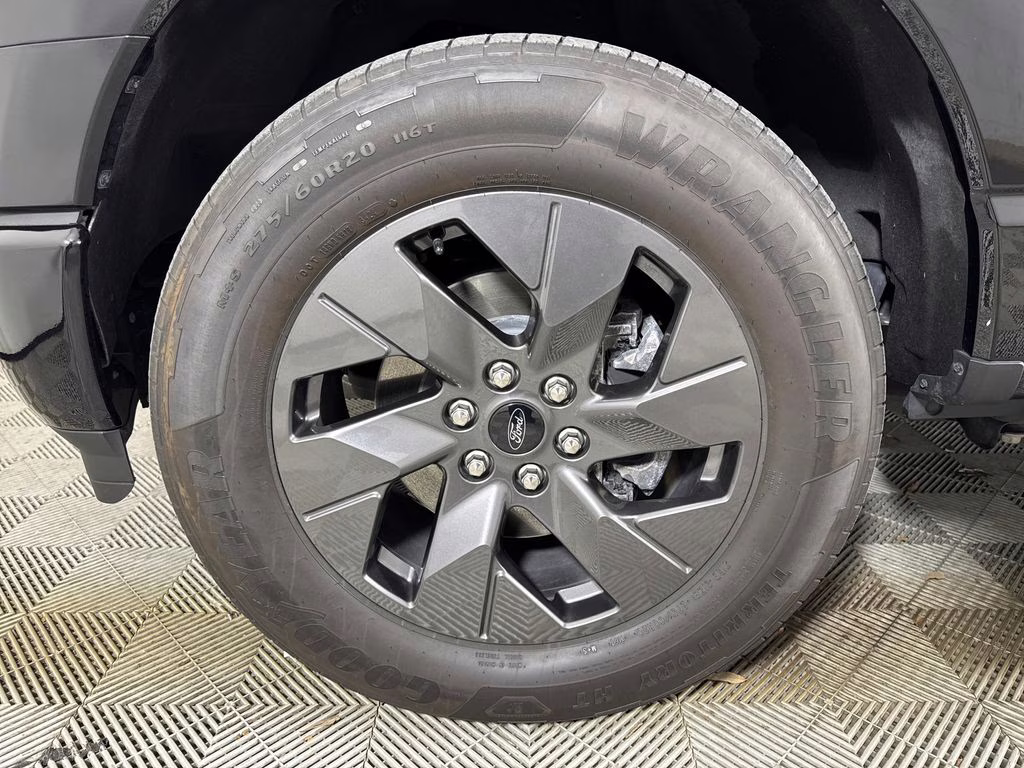 2024 Agate Black Metallic Ford F-150 Lightning Flash AWD Truck