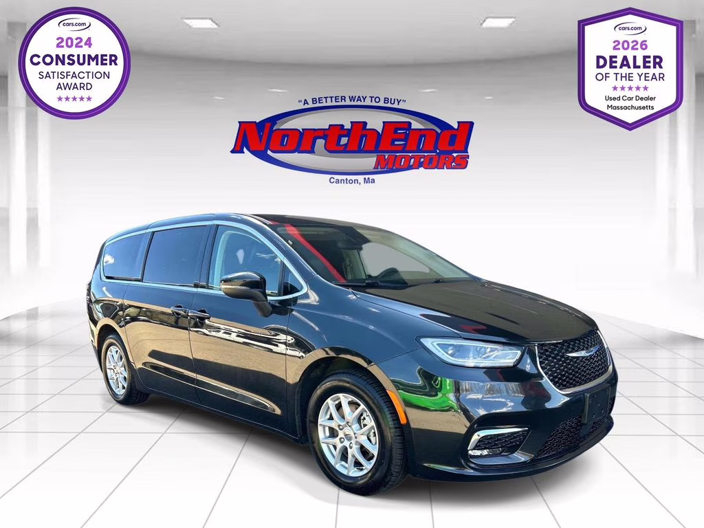 2023 Brilliant Black Crystal Pearlcoat Chrysler Pacifica Touring L FWD Van