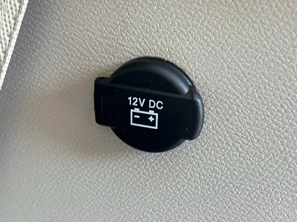 2023 Brilliant Black Crystal Pearlcoat Chrysler Pacifica Touring L FWD Van
