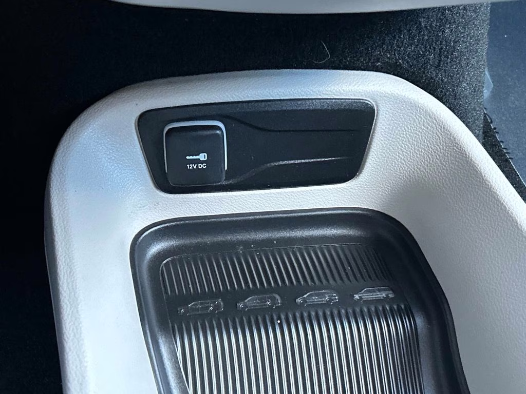 2023 Brilliant Black Crystal Pearlcoat Chrysler Pacifica Touring L FWD Van