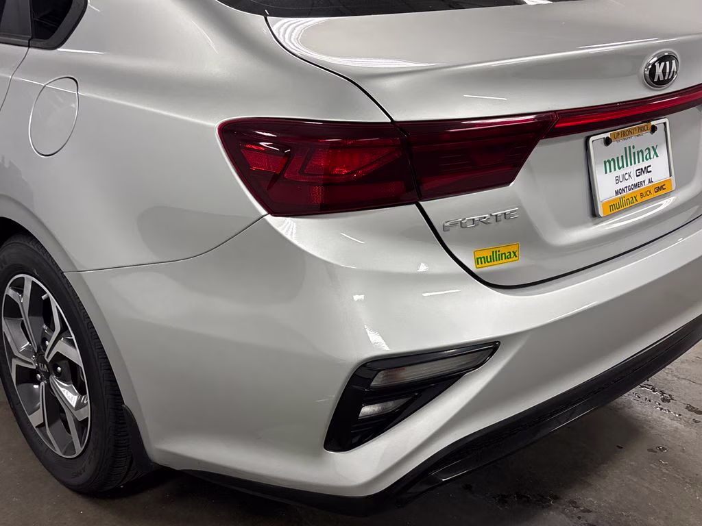 2021 Silky Silver Kia Forte LXS FWD Sedan