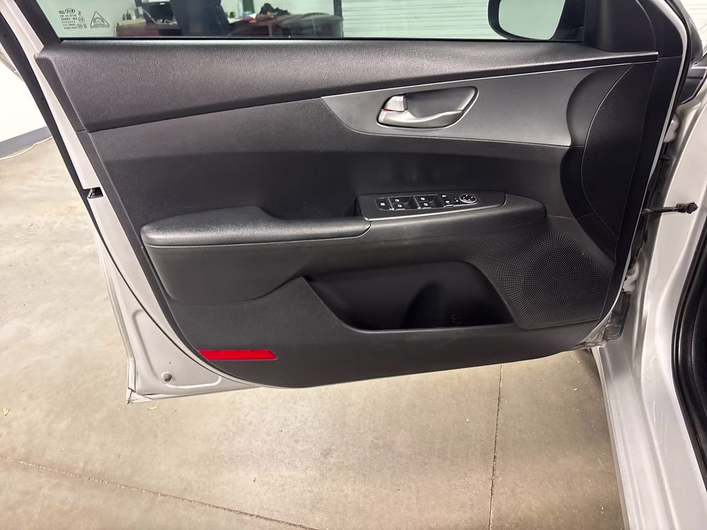 2021 Silky Silver Kia Forte LXS FWD Sedan