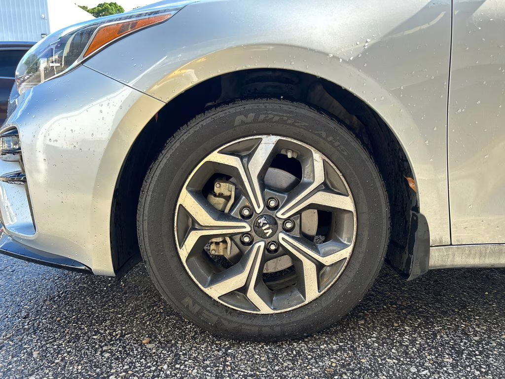 2021 Silky Silver Kia Forte LXS FWD Sedan