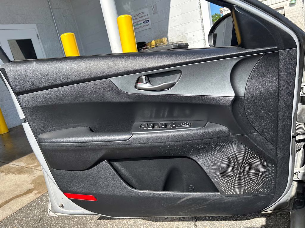 2021 Silky Silver Kia Forte LXS FWD Sedan