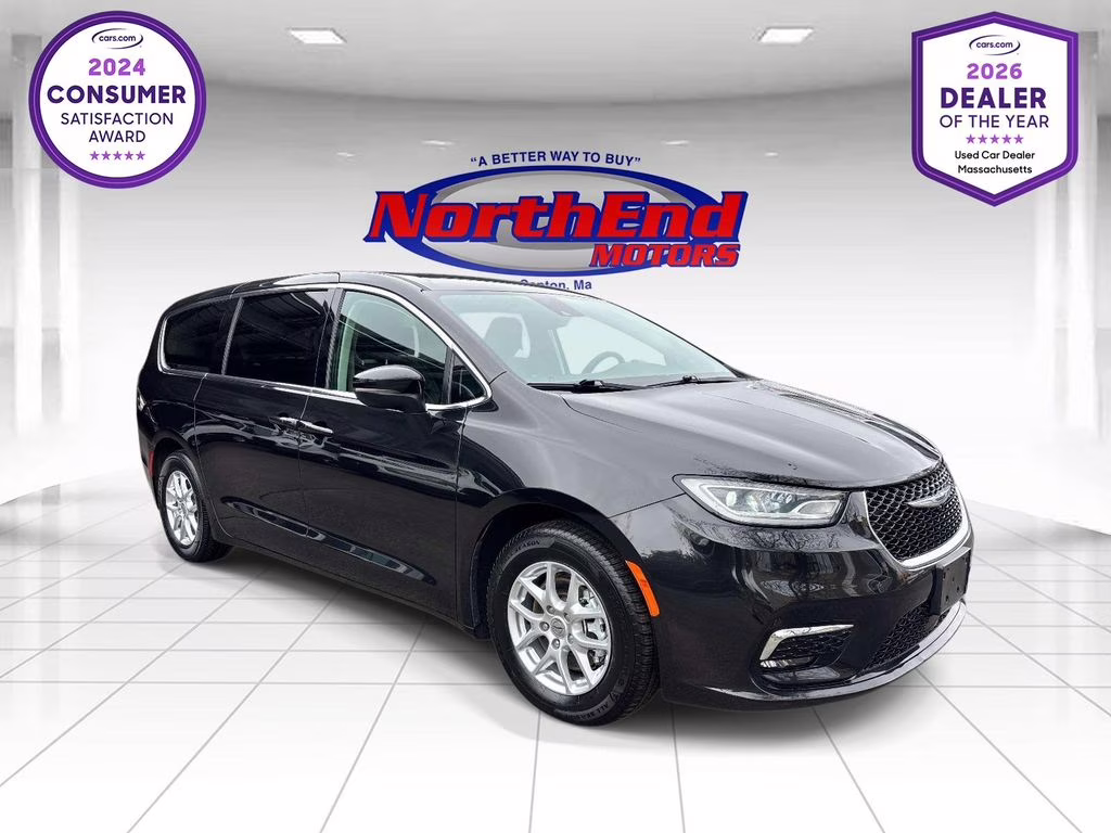 2023 Brilliant Black Crystal Pearlcoat Chrysler Pacifica Touring L FWD Van