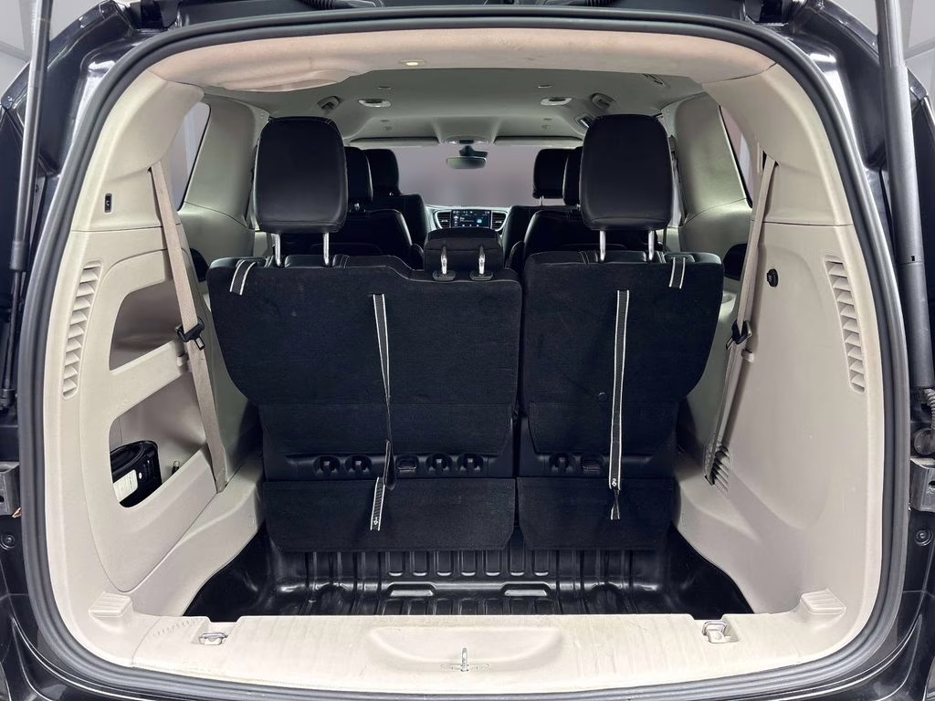 2023 Brilliant Black Crystal Pearlcoat Chrysler Pacifica Touring L FWD Van