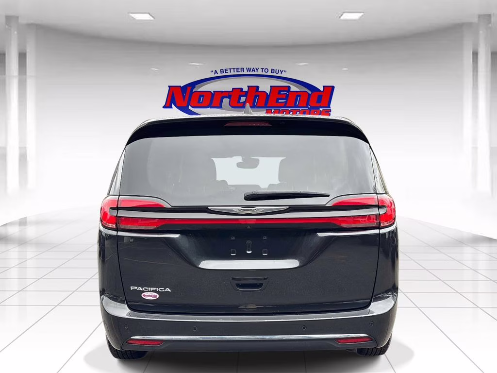2023 Brilliant Black Crystal Pearlcoat Chrysler Pacifica Touring L FWD Van