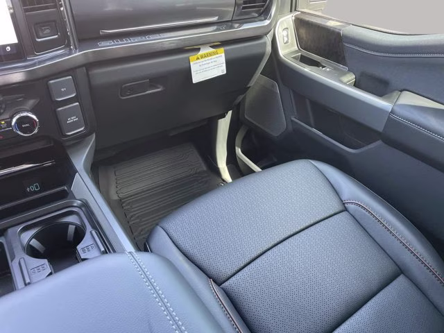 2026 Avalanche Ford Super Duty F-250 SRW LARIAT 4X4 Truck