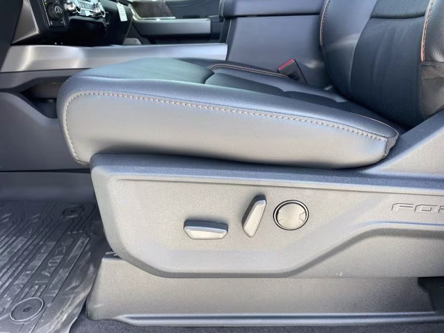 2026 Avalanche Ford Super Duty F-250 SRW LARIAT 4X4 Truck