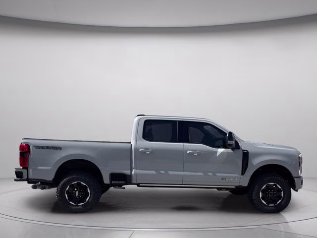 2026 Avalanche Ford Super Duty F-250 SRW LARIAT 4X4 Truck