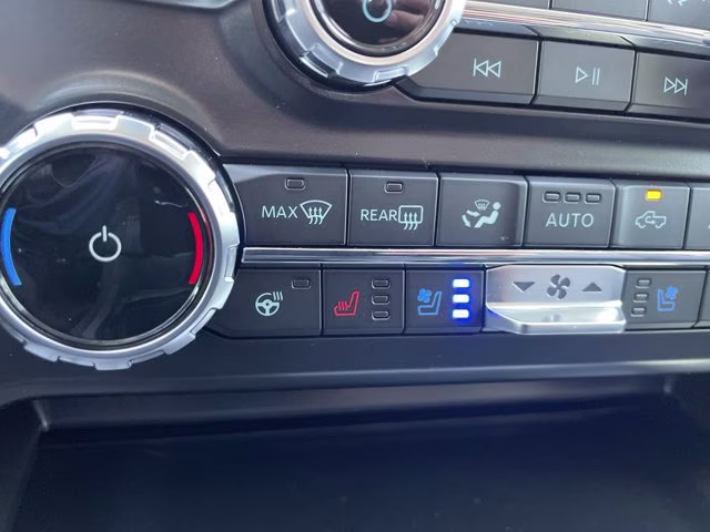 2026 Avalanche Ford Super Duty F-250 SRW LARIAT 4X4 Truck