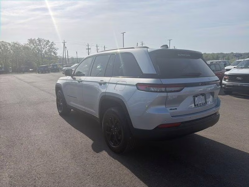 2025 Silver Zynith Jeep Grand Cherokee Altitude X 4X4 SUV