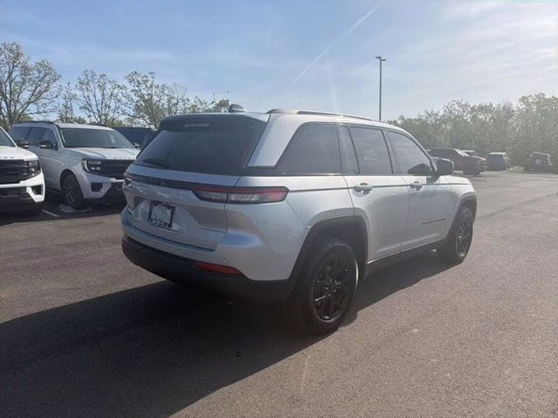 2025 Silver Zynith Jeep Grand Cherokee Altitude X 4X4 SUV