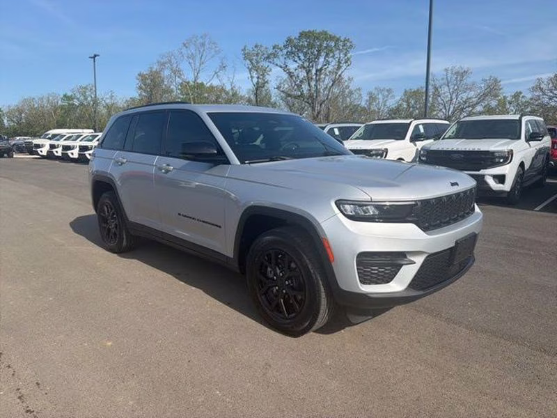 2025 Silver Zynith Jeep Grand Cherokee Altitude X 4X4 SUV