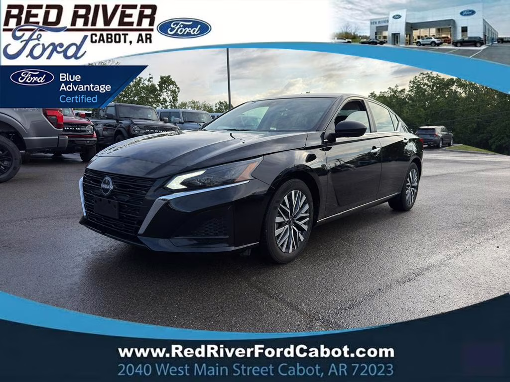 2025 Super Black Nissan Altima SV FWD Sedan