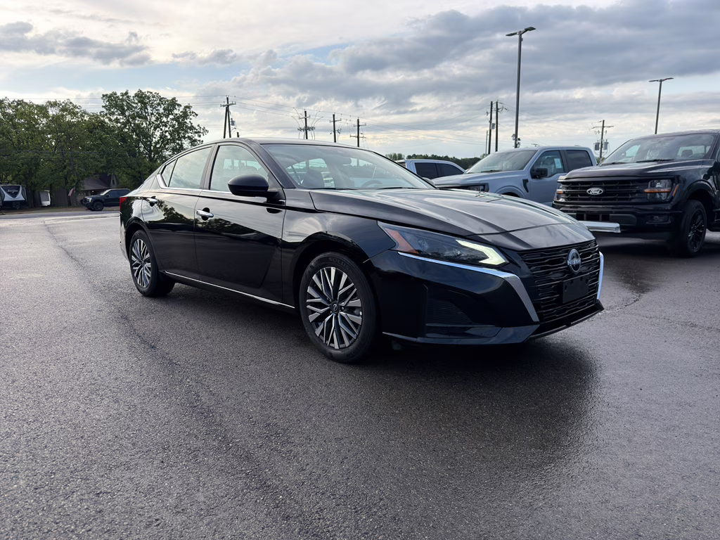 2025 Super Black Nissan Altima SV FWD Sedan
