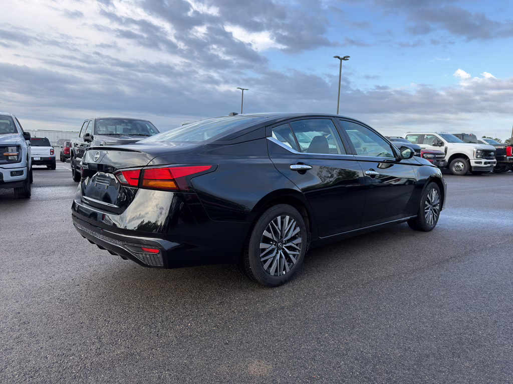 2025 Super Black Nissan Altima SV FWD Sedan