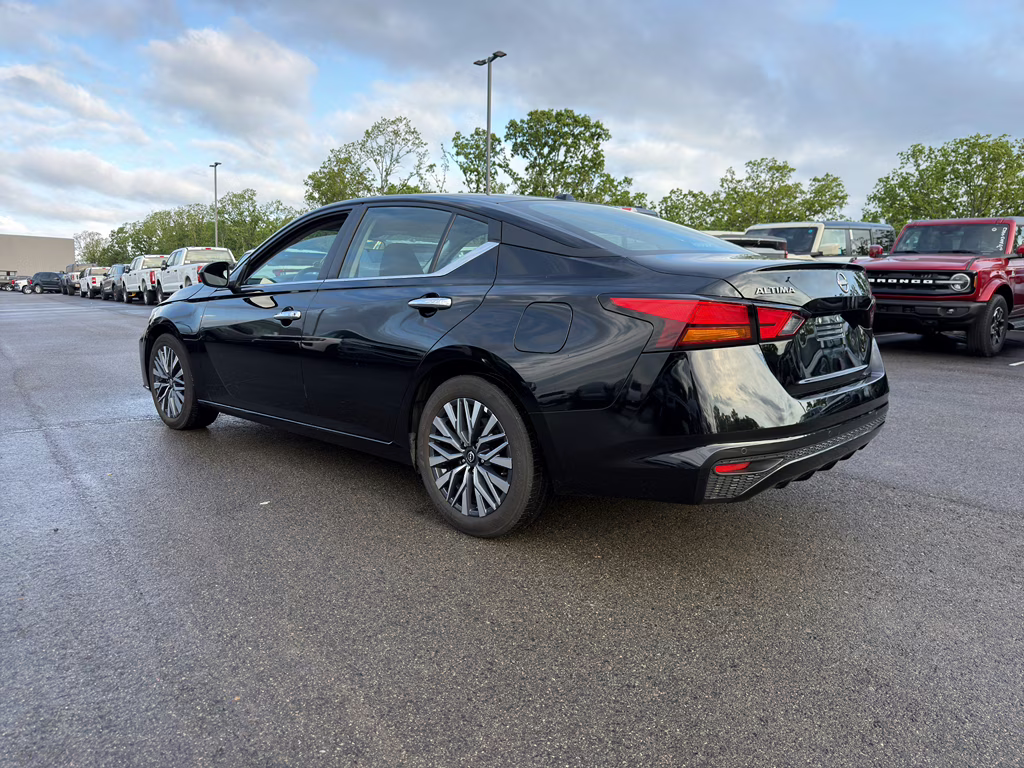 2025 Super Black Nissan Altima SV FWD Sedan