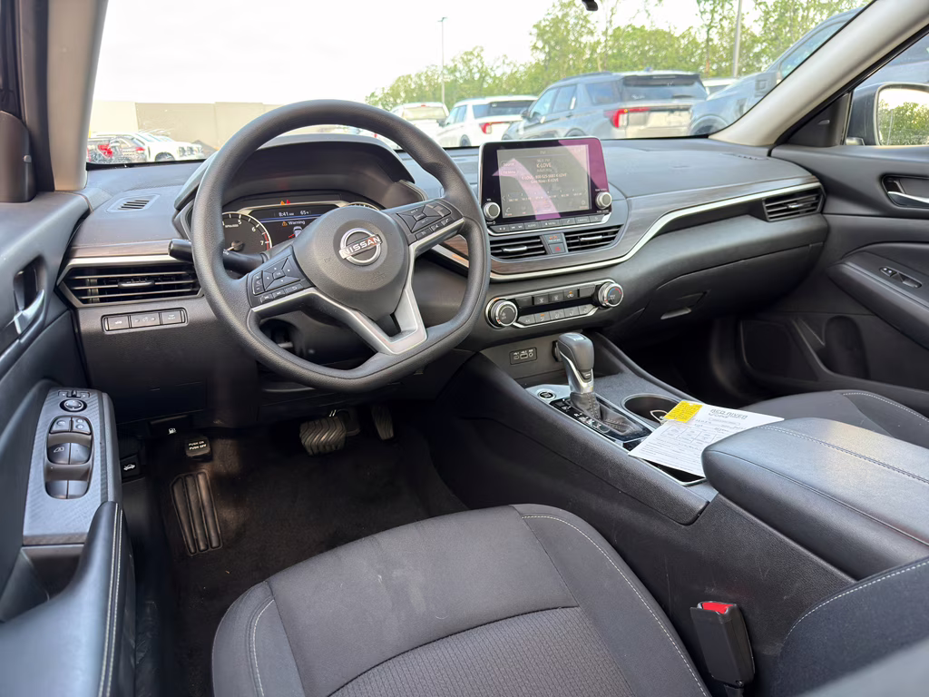 2025 Super Black Nissan Altima SV FWD Sedan