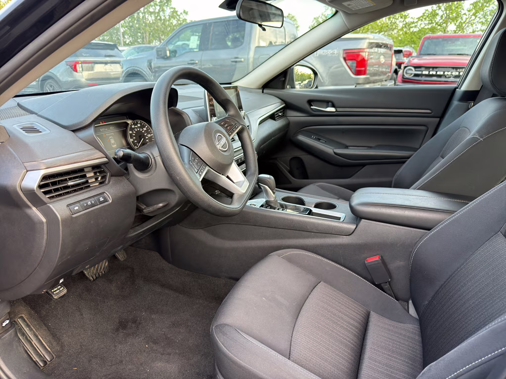 2025 Super Black Nissan Altima SV FWD Sedan