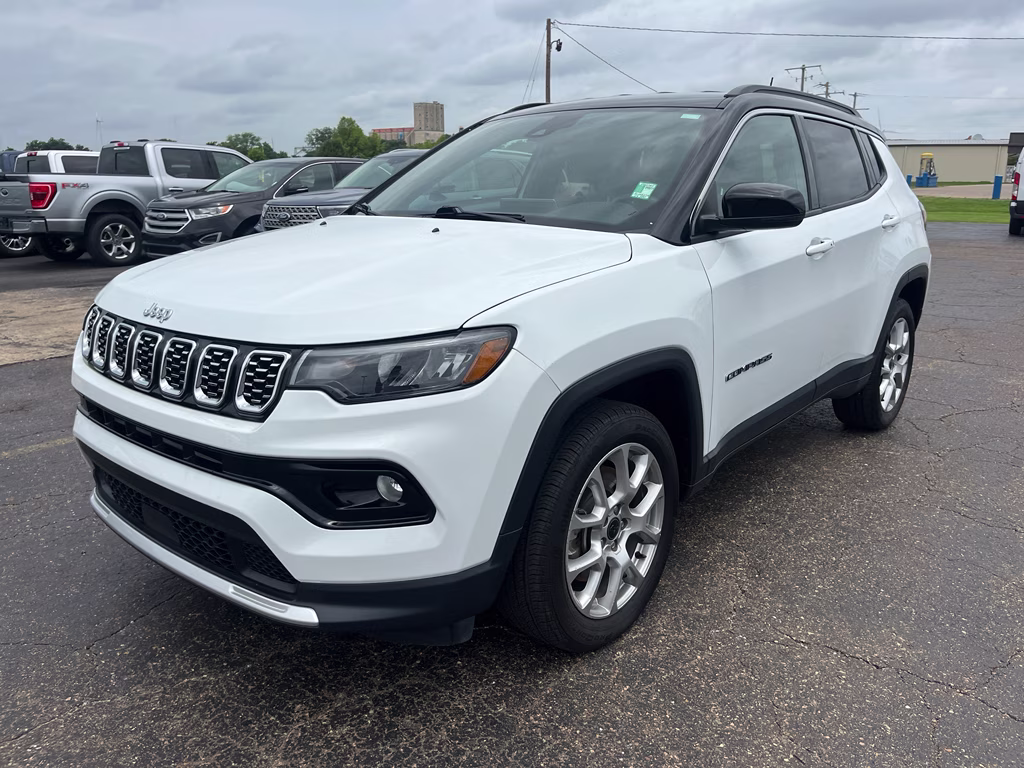 2025 Bright White Clearcoat Jeep Compass Limited 4X4 SUV