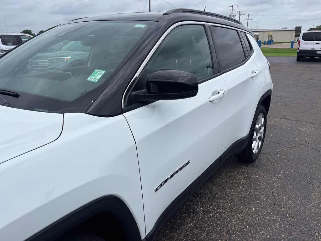 2025 Bright White Clearcoat Jeep Compass Limited 4X4 SUV