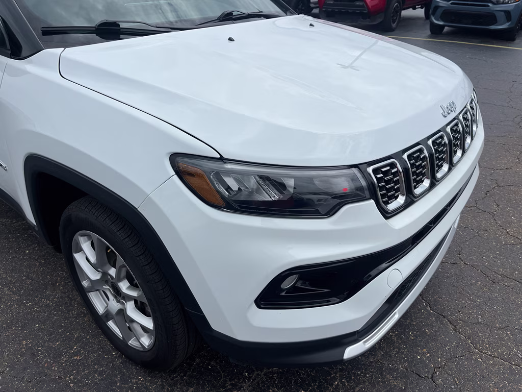 2025 Bright White Clearcoat Jeep Compass Limited 4X4 SUV