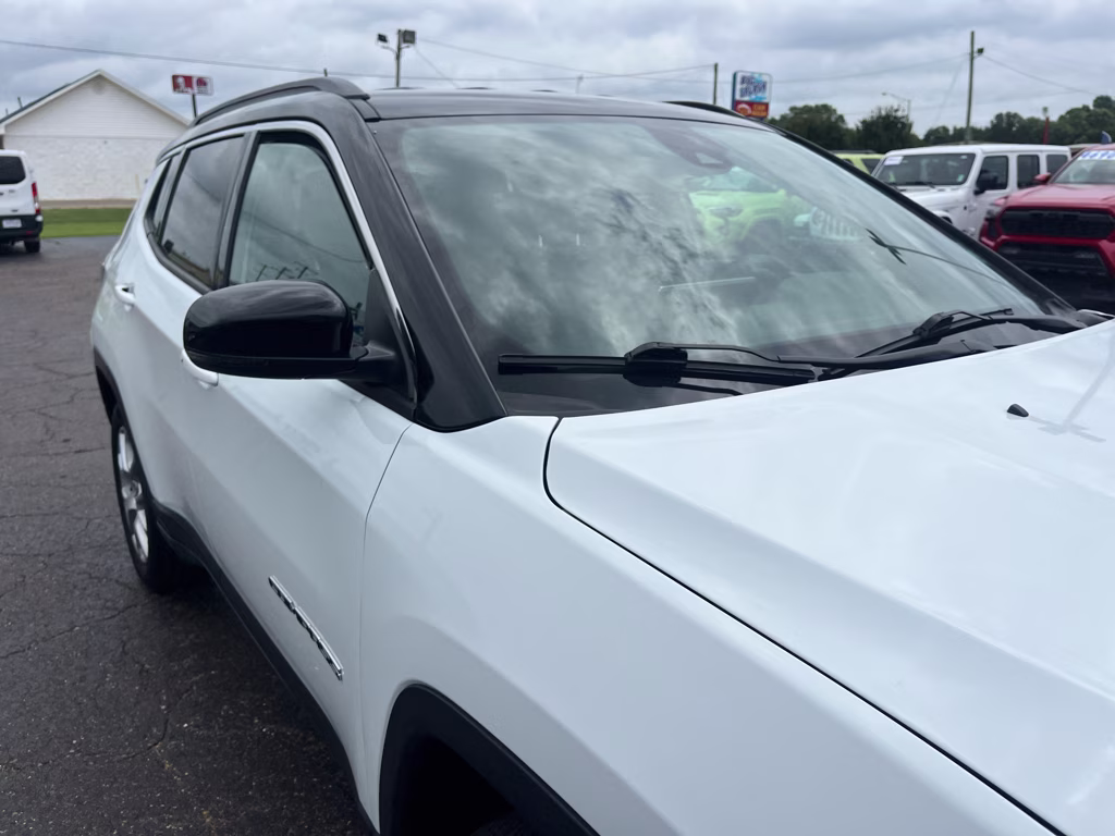 2025 Bright White Clearcoat Jeep Compass Limited 4X4 SUV