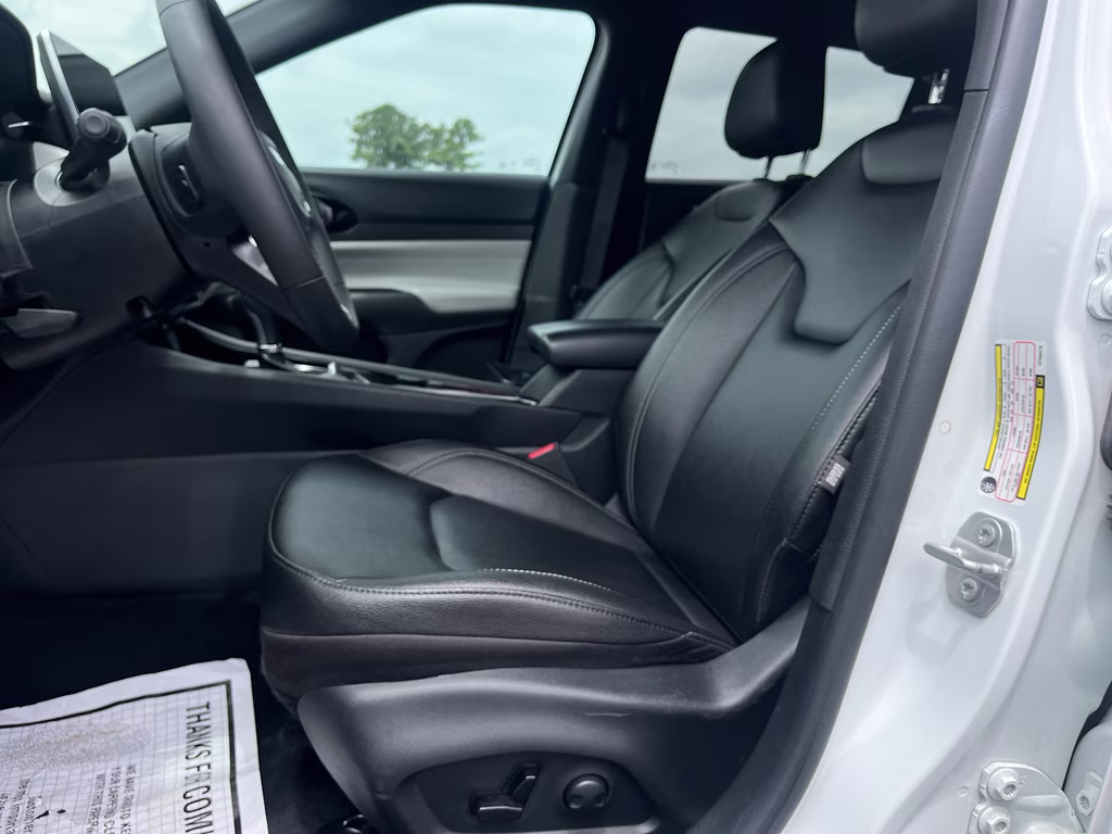 2025 Bright White Clearcoat Jeep Compass Limited 4X4 SUV