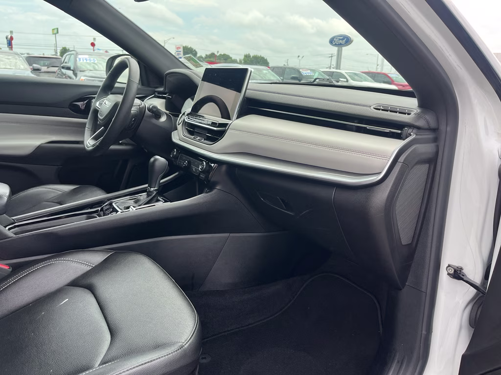 2025 Bright White Clearcoat Jeep Compass Limited 4X4 SUV