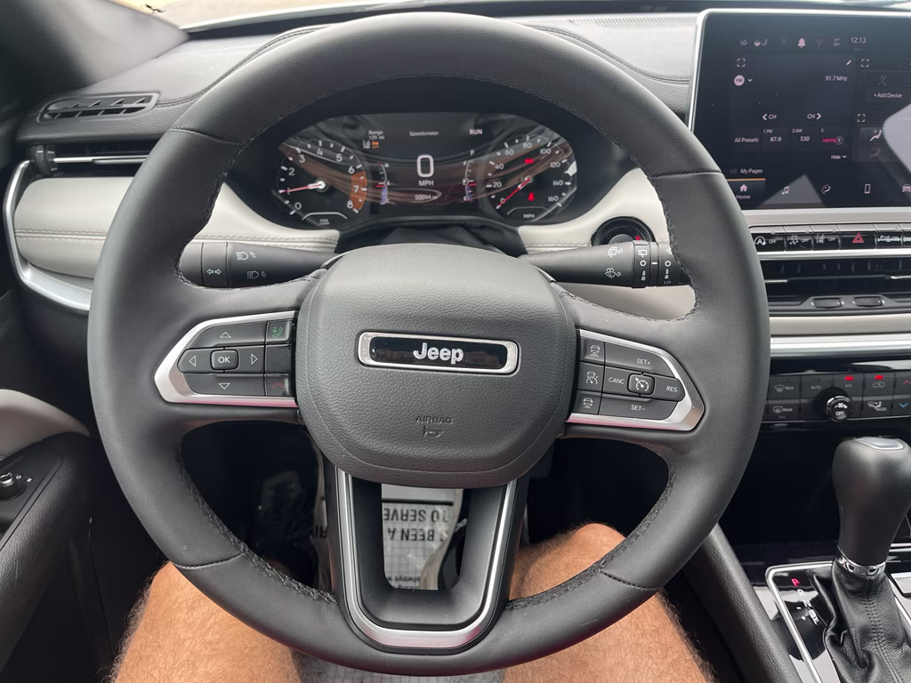 2025 Bright White Clearcoat Jeep Compass Limited 4X4 SUV